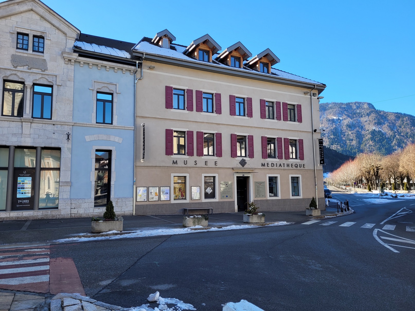 Bibliothèque vue de lexterieur